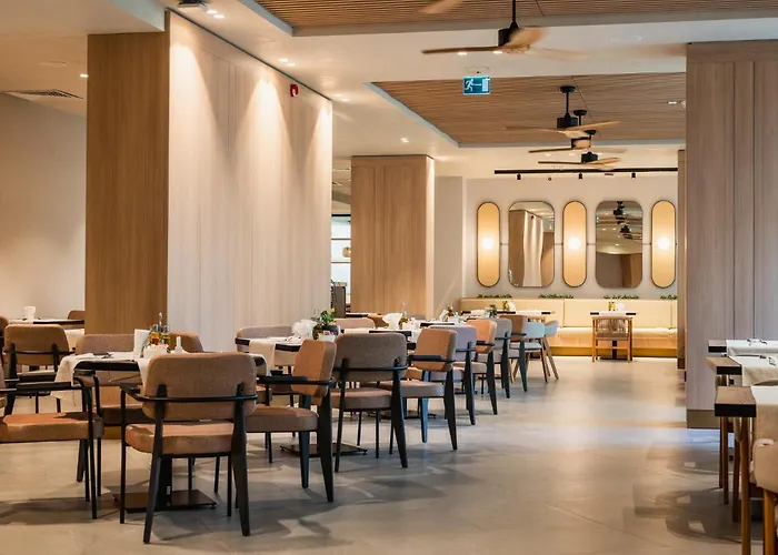 Four Points By Sheraton Sunny فندق