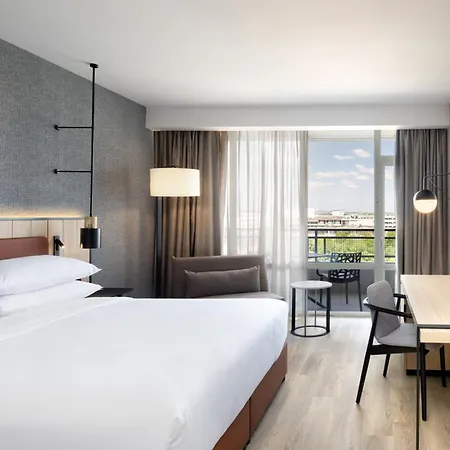 Four Points By Sheraton Sunny 酒店 4*