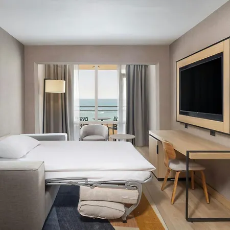 Four Points By Sheraton Sunny Hotel