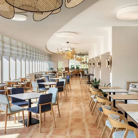 Four Points By Sheraton Sunny 酒店