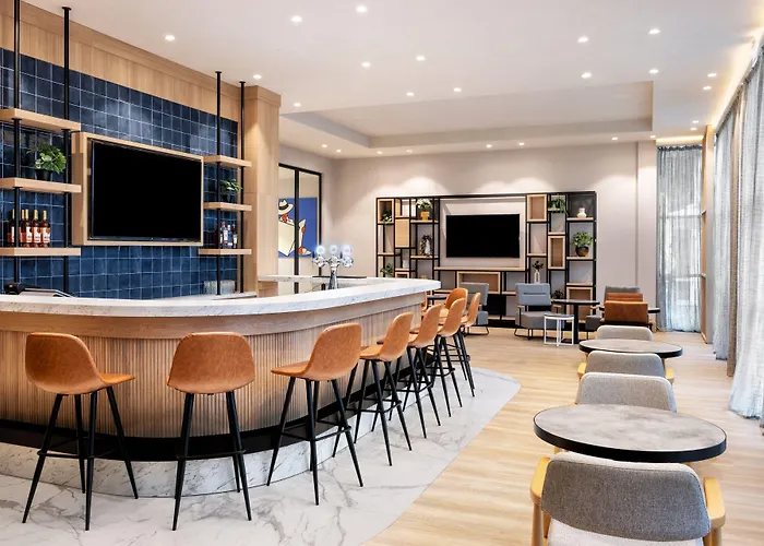 Hotel Four Points By Sheraton Sunny 4*